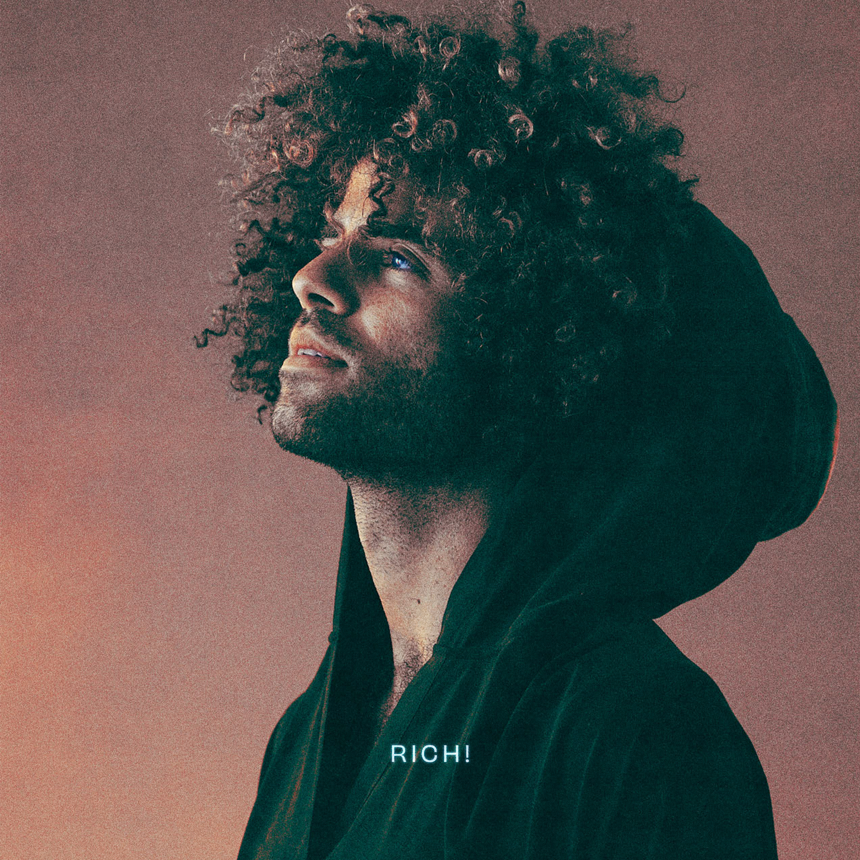 YOUNGR TRANSPORTS TO THE DANCEFLOOR ON ELECTRO NUMBER ‘RICH!’ – OUT NOW ON BLUE LLAMA RECORDS!