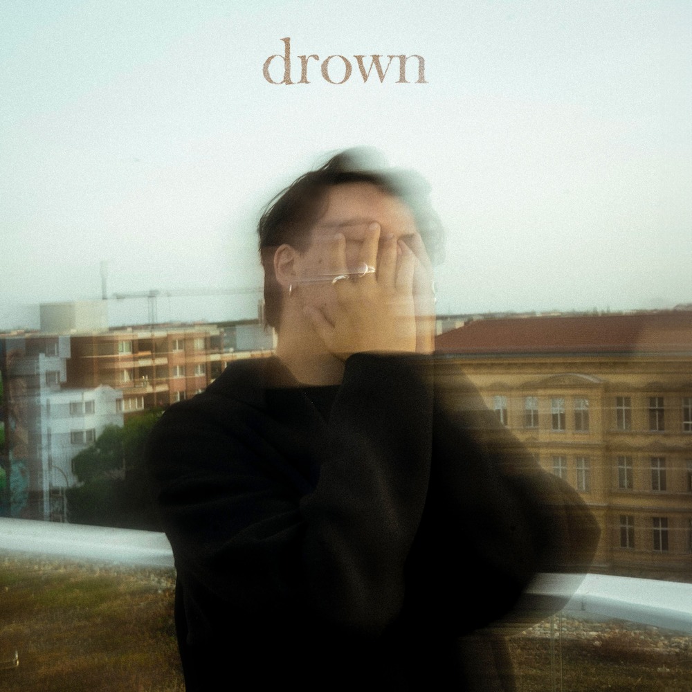 ‘DROWN’ IS A CHAPTER OF GROWTH IN AVAION’S MUSICAL STORY – NEW SINGLE OUT NOW ON SONY MUSIC
