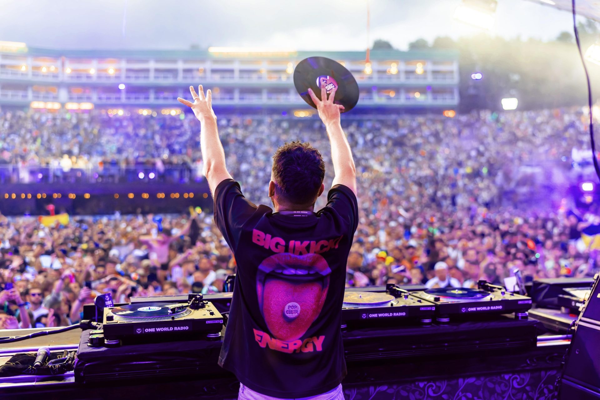 Dimitri Vegas revives the art of vinyl DJing with Tomorrowland 2025 set – available now on YouTube